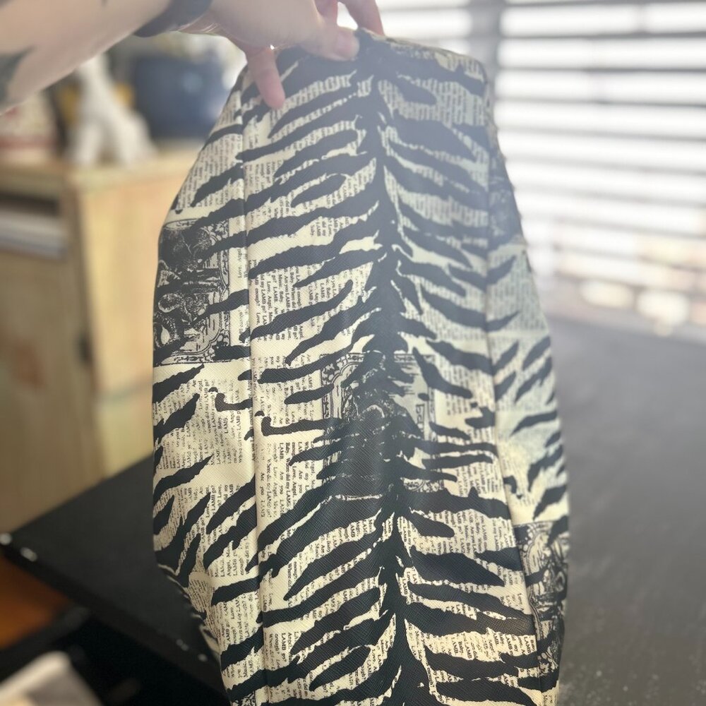Authentic L.A.M.B. Mandalay Zebra Newsprint Large Tote by Gwen Stefani - Picture 4 of 6